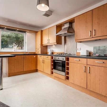 Walker Suite No 60 - Donnini Apartments Kilmarnock Bagian luar foto