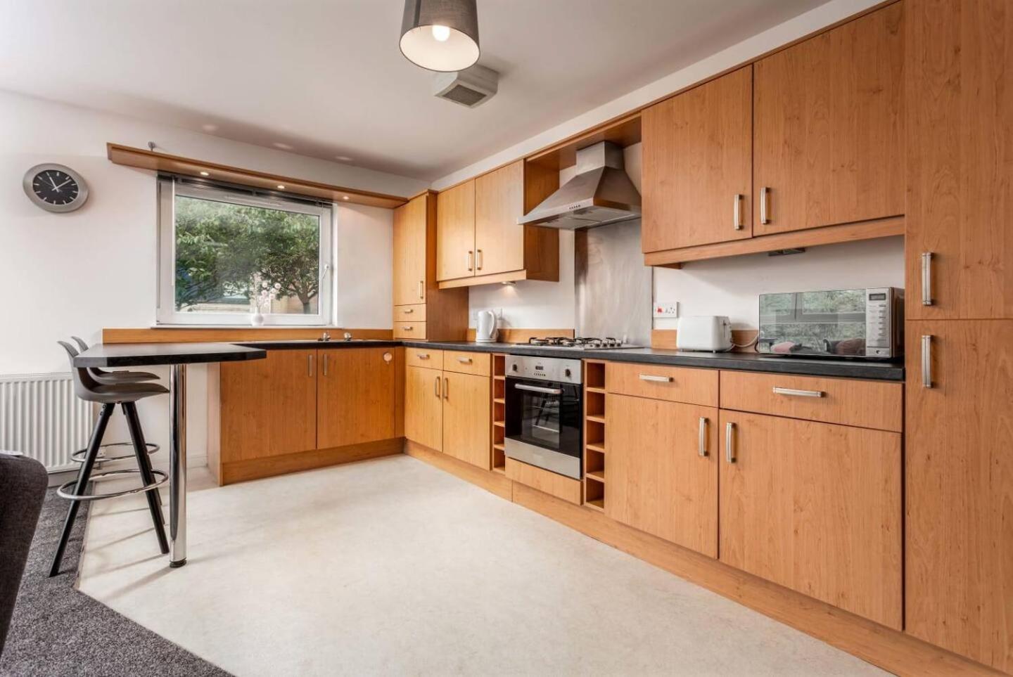 Walker Suite No 60 - Donnini Apartments Kilmarnock Bagian luar foto