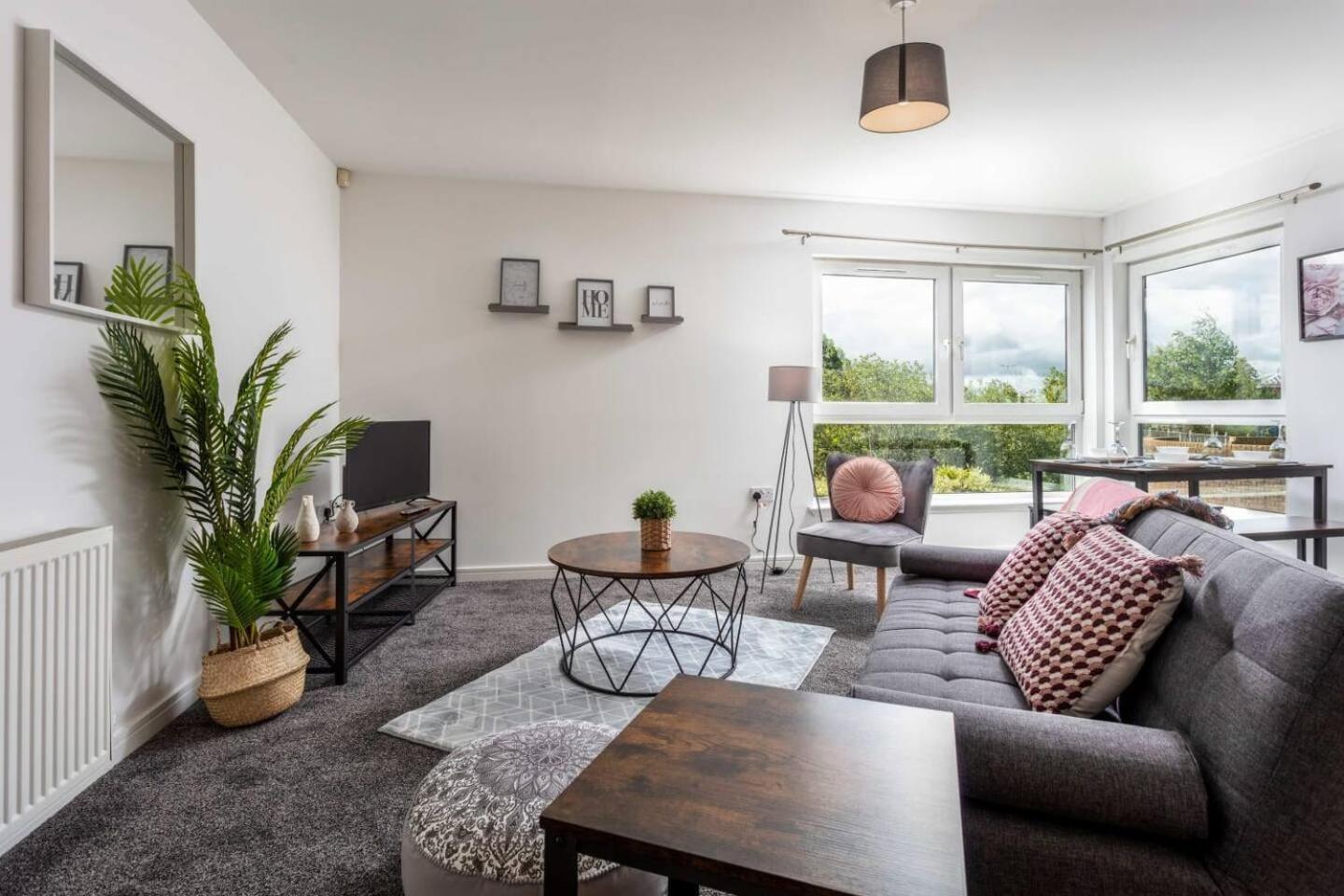 Walker Suite No 60 - Donnini Apartments Kilmarnock Bagian luar foto