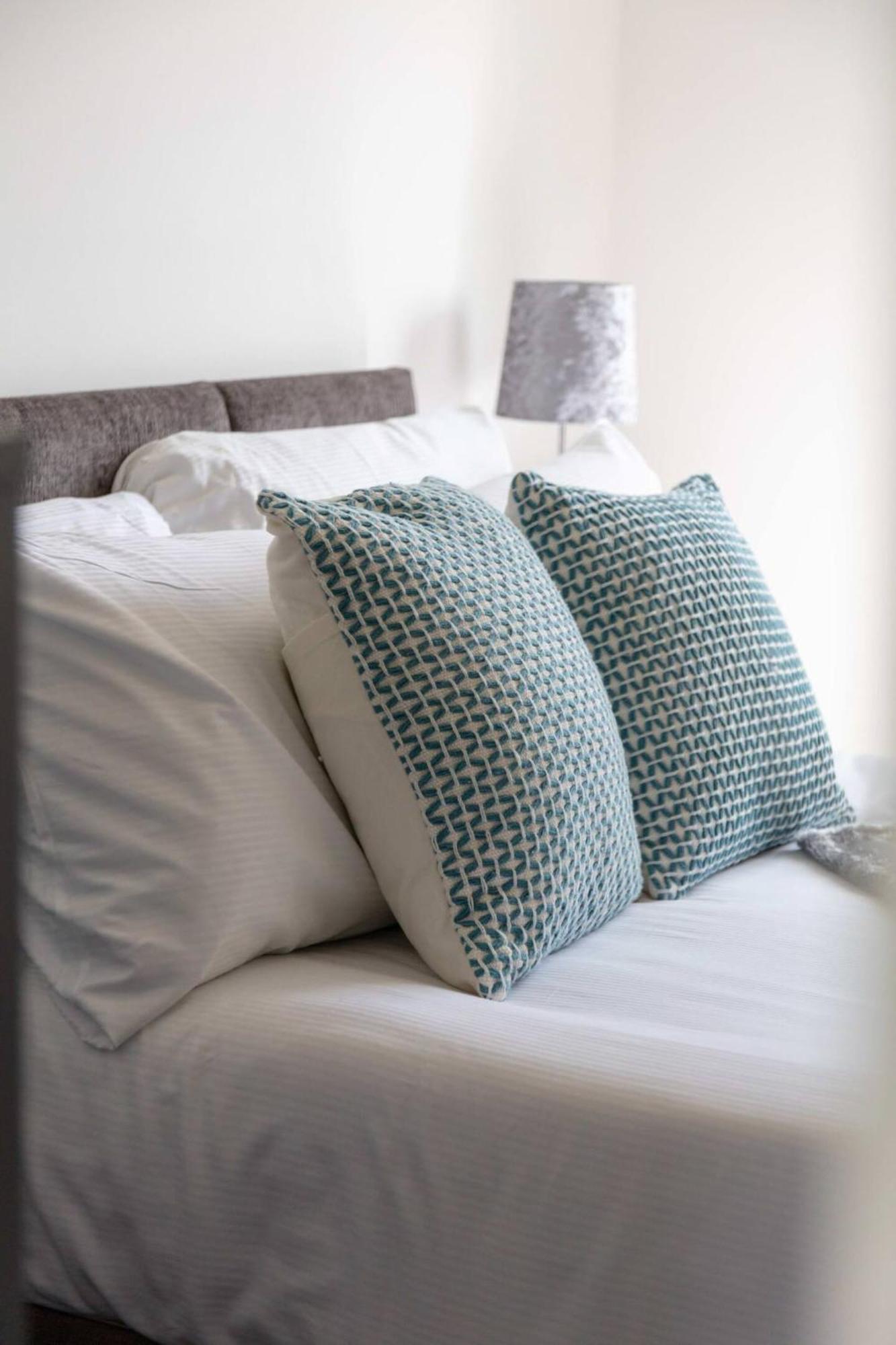 Walker Suite No 60 - Donnini Apartments Kilmarnock Bagian luar foto